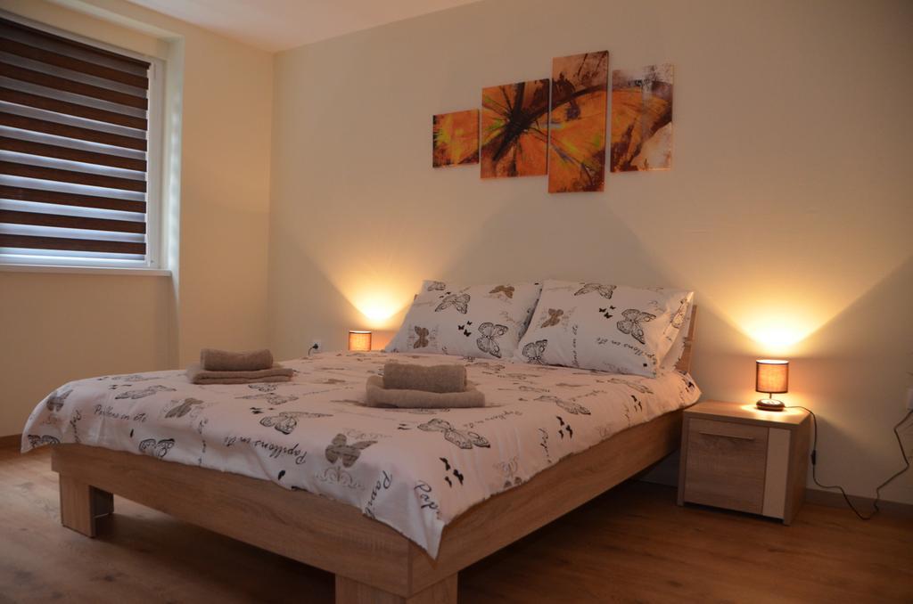 Apartment Marija Sremska Mitrovica Eksteriør bilde