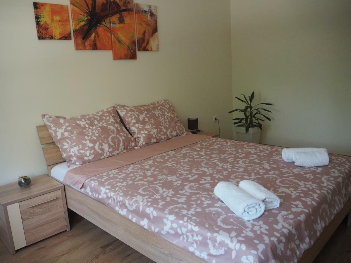 Apartment Marija Sremska Mitrovica Eksteriør bilde